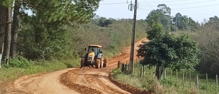 Máquinas chegam ao interior para recuperar estradas