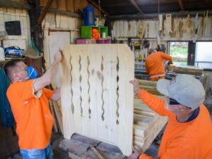 Itens de madeira fabricados no Presídio de Cachoeira são doados para atingidos pelas enchentes