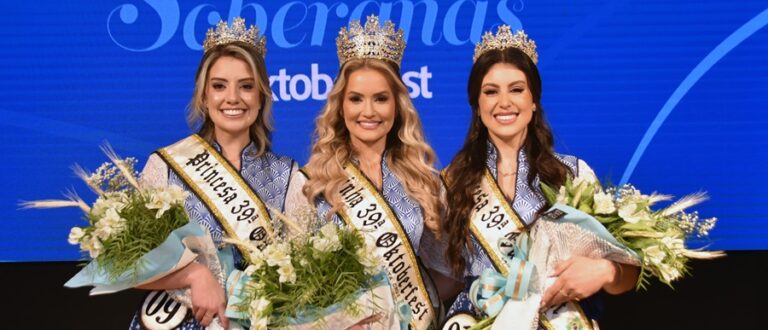 Tatiane, Nathalia e Karoline são as Soberanas da 39ª Oktoberfest