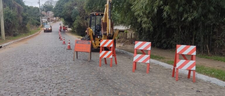 Como iniciou obra para capeamento asfáltico na Conde e Moron