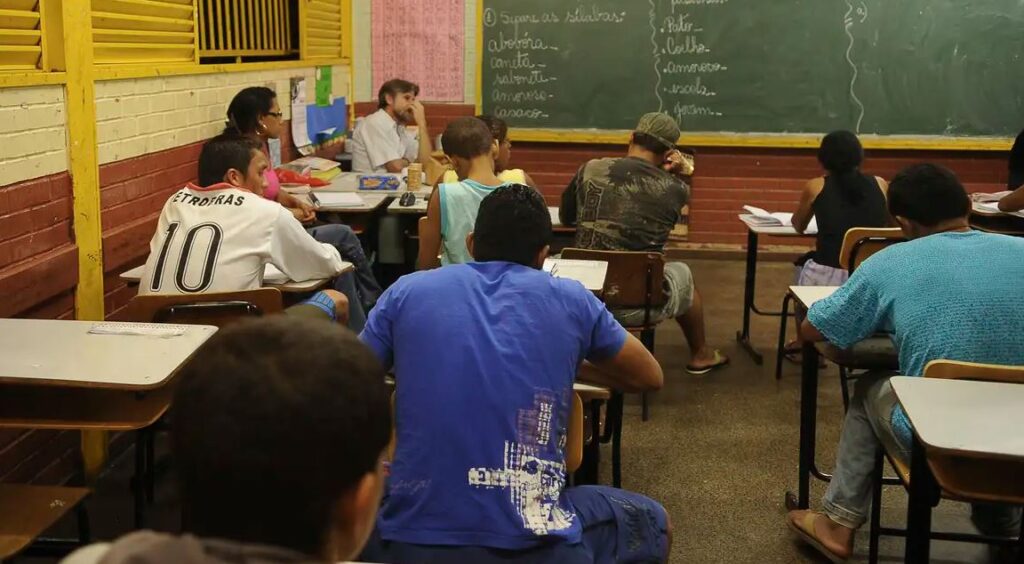 Programa do MEC: ideia é fomentar nas escolas a elaboração de propostas pedagógicas que colaborem para a permanência dos estudantes na escola no período noturno / Foto: Arquivo/EBC