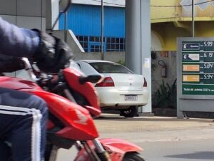 Com reajuste, gasolina dispara a R$ 5,99 nos postos