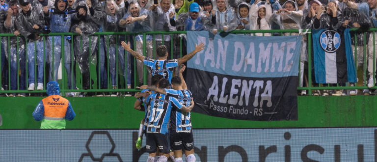 Fora do Z-4! Grêmio derrota Vasco na Arena Condá