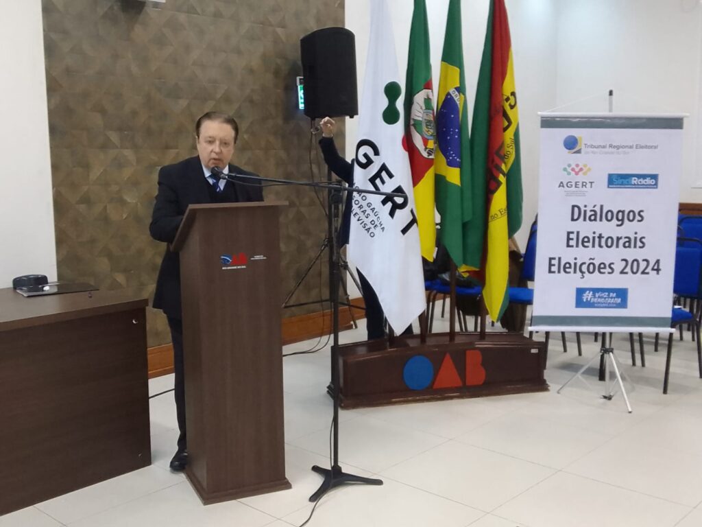 Agert em Cachoeira do Sul: presidente do TRE/RS, Voltaire Lima de Moraes, participou do encerramento do evento, realizado na sede da OAB de Cachoeira do Sul / Fotos: Cacau Moraes