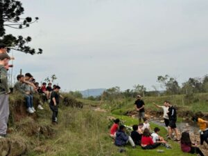 Plantio de árvores nativas mobiliza estudantes em Paraíso do Sul