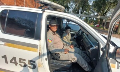 Brigada Militar recebe visita de “pequeno” admirador em Cachoeira do Sul