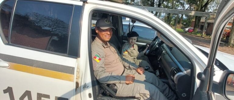 Brigada Militar recebe visita de “pequeno” admirador em Cachoeira do Sul