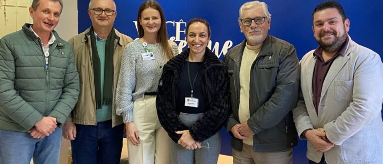 Comissão Pró-Medicina conversa com prefeituráveis