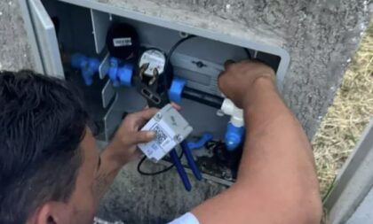 Corsan instala equipamentos para monitorar redes de água em 17 municípios