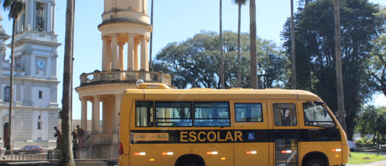 Cadeirantes: Prefeitura recebe ônibus escolar adaptado