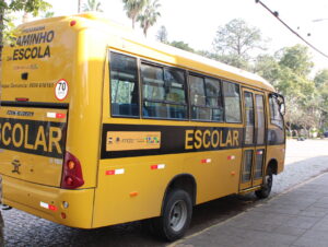 Prefeitura recebe segundo ônibus escolar adaptado