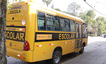 Prefeitura recebe segundo ônibus escolar adaptado