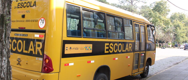 Prefeitura recebe segundo ônibus escolar adaptado