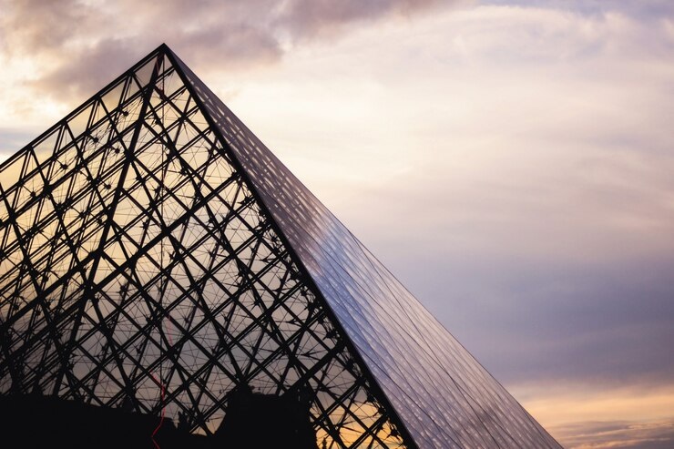 Museu do Louvre / 10 de agosto na História / Crédito: Freepik