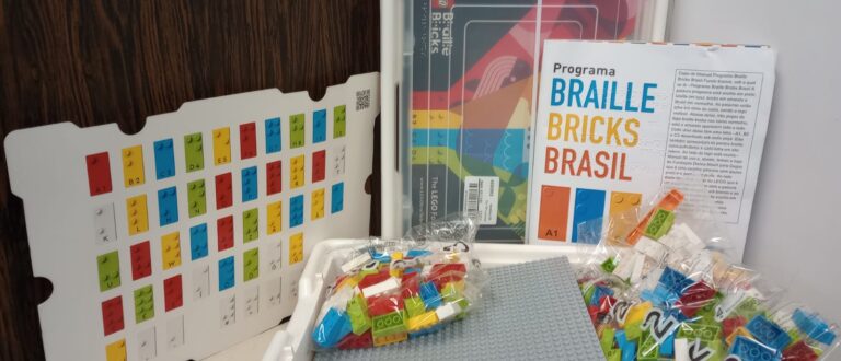 SMEd recebe kits LEGO Braille Bricks para uso nas escolas