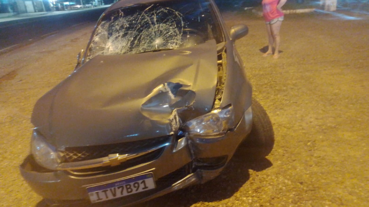 Acidente na Curva do Comercial no início da noite deste sábado deixa pedestre gravemente ferido / Foto: Divulgação