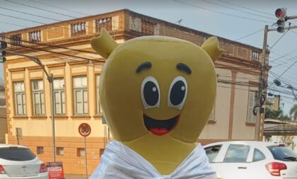 Arrozito encanta Cachoeira do Sul em ação promocional da 24ª Fenarroz