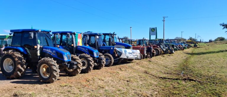 Produtores levam máquinas para a BR-153 em apoio ao SOS Agro