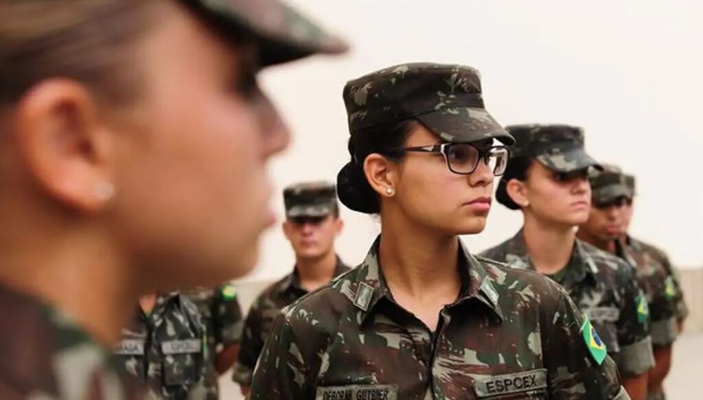 Mulheres no serviço militar: decreto que autoriza ingresso do público feminino aos 18 anos foi publicado nesta quarta-feira / Foto: Exército Brasileiro/Divulgação