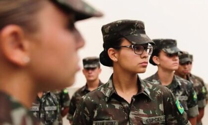 Mulheres vão poder se alistar no serviço militar aos 18 anos