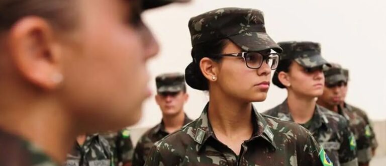 Mulheres vão poder se alistar no serviço militar aos 18 anos