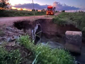 Bombeiros de Encruzilhada interditam acesso ao Balneário Passo da Guarda