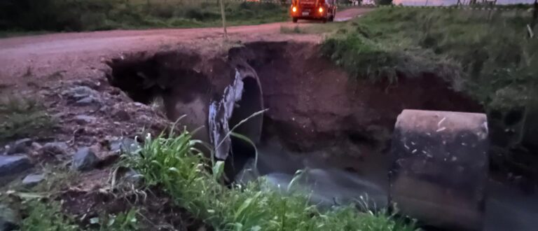 Bombeiros de Encruzilhada interditam acesso ao Balneário Passo da Guarda