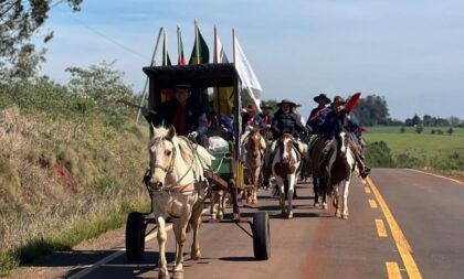 Cavalgada da Integração busca centelha da chama crioula em Pantano