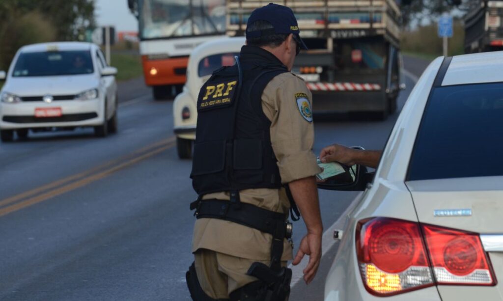 PRF: corporação está proibida de fazer bloqueios em rodovias tão somente para verificação veicular nos dias de votação / Foto: EBC