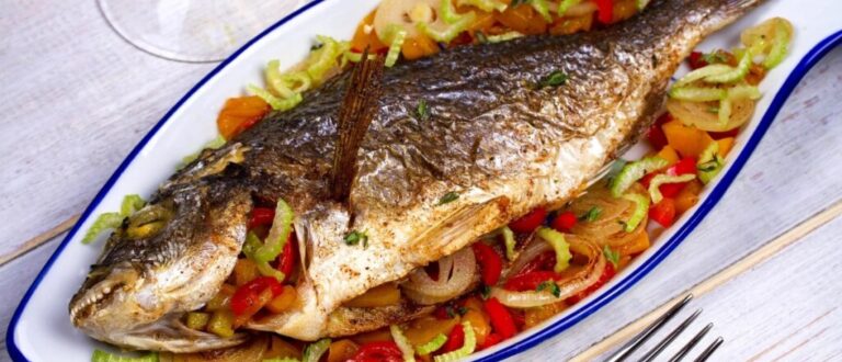 5 receitas de peixe recheado para o almoço