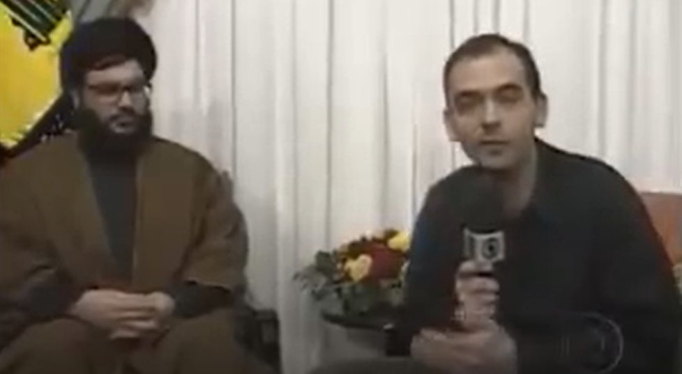 Num momento icônico para o jornalismo mundial, repórter cachoeirense Régis Rösing obteve entrevista exclusiva no ano 2000 com Hassan Nasrallah, chefe do Hezbollah morto em bombardeio nesta sexta-feira no Líbano / Foto: Reprodução