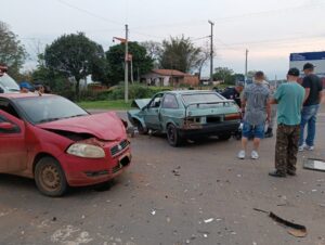 Trevo do Horbach: acidente entre dois carros deixa feridos