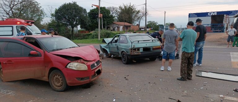 Trevo do Horbach: acidente entre dois carros deixa feridos