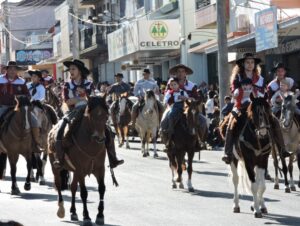 Desfile dos Gaúchos quer reunir mil cavalarianos