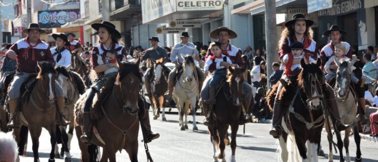 Desfile dos Gaúchos quer reunir mil cavalarianos