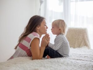 Aprenda banhos e benzimentos para proteger seus filhos