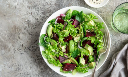 7 saladas detox para ajudar a emagrecer