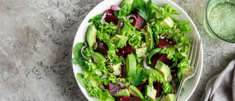 7 saladas detox para ajudar a emagrecer