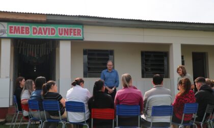 Secretária de Educação e prefeito prestam homenagem a professores em Cerro Branco