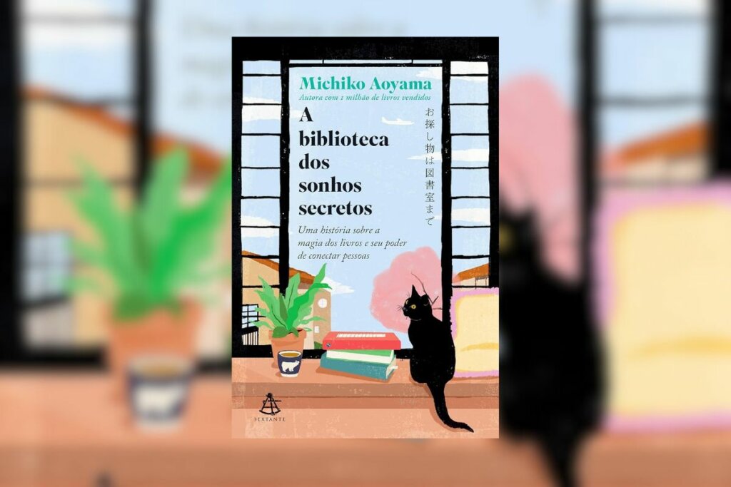 Capa do livro "a biblioteca dos sonhos" com a ilustração de um gato em uma porta e vaso de planta 