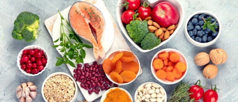 10 alimentos que ajudam a aliviar os sintomas da menopausa