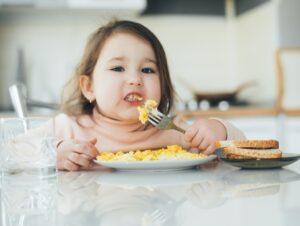 Entenda a importância do consumo de ovo na infância