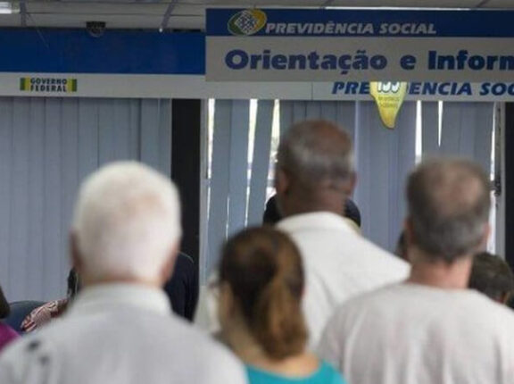 INSS paga sexta-feira benefícios de outubro com antecipação no RS