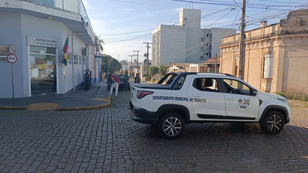 Rua fechada para chegada das urnas / Crédito: Rafael Bordignon / Rede Fan