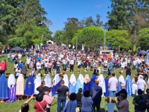 60 mil romeiros caminham com a Mãe do Redentor