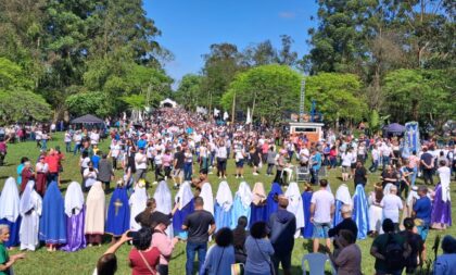 60 mil romeiros caminham com a Mãe do Redentor