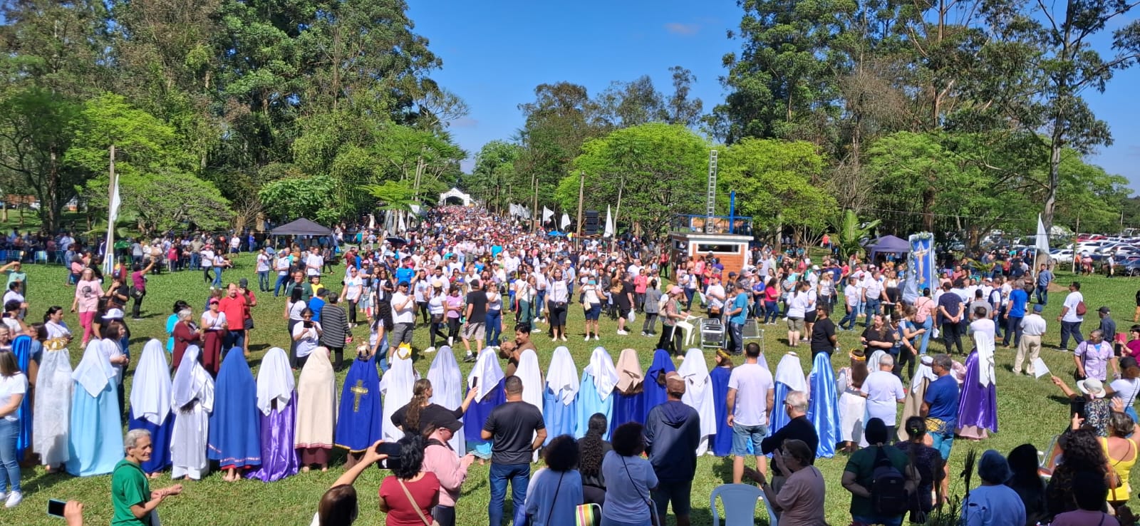 Momento de emoção com a chegada da Mãe do Redentor ao Parque da Romaria, na Volta da Charqueada. Fotos: Cacau Moraes.