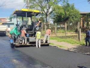 Ditrevi começa implantação da camada final de asfalto da Rua Conde