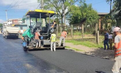 Ditrevi começa implantação da camada final de asfalto da Rua Conde