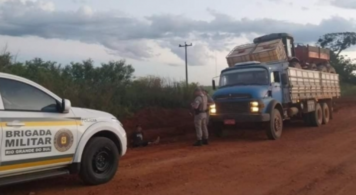 Brigada Militar localizou caminhão e suspeito no interior de Cachoeira do Sul. Indivíduo se preparava para viajar ao extremo norte do país / Foto: BM/Divulgação